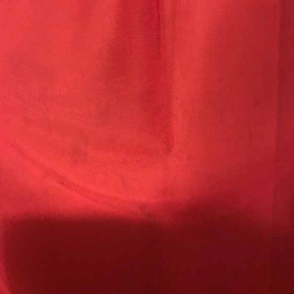 BEAUTIFUL MAROON PROM DRESS - Picture 7 of 8